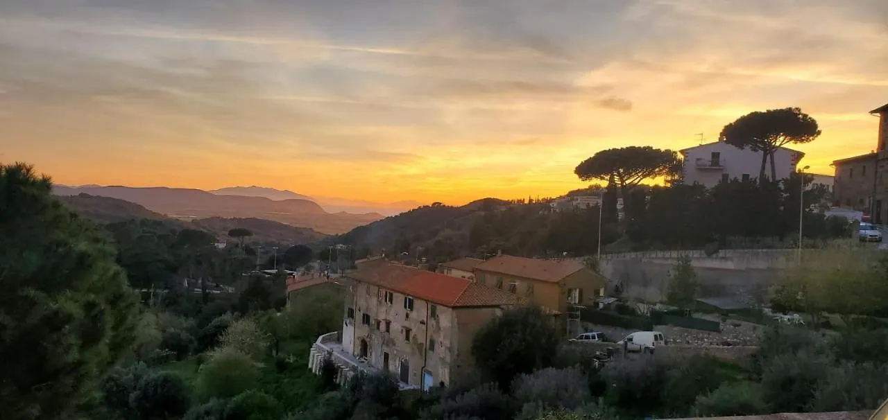 Casina Toscana, Cozy Studio In The Heart Of Campiglia Marittima With Free Wi-Fi 0*,