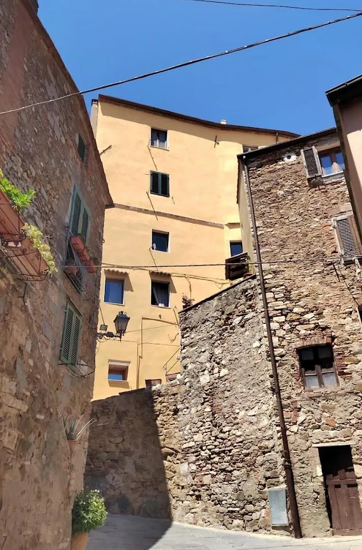 Casina Toscana, Cozy Studio In The Heart Of Campiglia Marittima With Free Wi-Fi